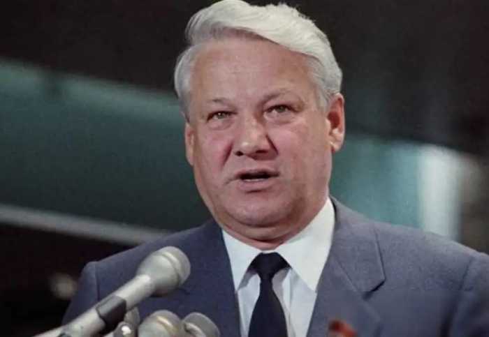 叶利钦为何要搞垮苏联，当苏联总统不香吗？久加诺夫道出真正原因